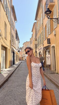 Italy Summer Outfits, Rome Outfits, European Summer Aesthetic, European Fashion Summer, Italian Summer Outfits, France Outfits, Chique Outfit, European Summer Outfits, Europe Outfits