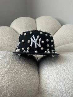 Each rhinestone is hand placed by me. Bling Aesthetic Outfit, Street Wear Hats, Baseball Cap Ideas, Bling Hat, Hat Jewelry, Bedazzled Hat, Pearl Hat, Rhinestone Hat, Fitted Hat Outfit Black Women