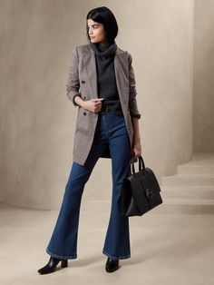 The Flare Jean | Banana Republic Outfit With Flare Jeans, Outfits With Flares, Flare Jean Outfit, Petite Flare Jeans, Denim Jeans Outfit, Flare Jeans Outfit, Outfits Con Jeans, Jeans Outfit Fall, The Flare