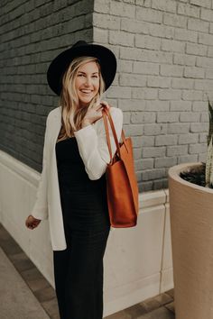 Tall market tote crafted in pebbled vegetable tanned leather and an unlined interior. The sleek minimal design makes it a great everyday bag for work, school or a visit to the farmers market. It features reinforced bottom support and large interior pocket to keep your keys and phone close by. Pebbled Full Grain Italian Vegetable-Tanned leather #bag #handbag #totebag #bags #tote #leather #findlayco #simplicity #ecofriendlyproducts #sustainablefashion #sustainablebrands Everyday Textured Leather Bag For Fall, Minimalist Workwear Shoulder Bag With Leather Lining, Minimalist Leather-lined Shoulder Bag For Work, Minimalist Shoulder Bag With Leather Lining For Work, Minimalist Smooth Grain Shoulder Bag For Work, Minimalist Workwear Bag With Leather Handles, Casual Workwear Bags With Leather Lining, Casual Textured Leather Bags For Work, Casual Textured Leather Work Bag