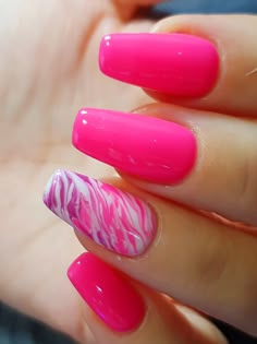 Bright Pink Holiday Nails, Bright Coral Nails With Glitter, Beach Vacay Nails Pink, Hot Pink Beach Nails, Hot Pink Nails With Design Summer, Nails 2023 Acrylic, Hot Pink Summer Nails, Nail Trends Spring, Nail Colors Spring