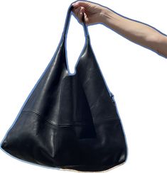 Chic Large Capacity Hobo Bag, Casual Soft Leather Hobo Bag, Trendy Hobo Bag For Everyday Use, Trendy Leather Hobo Bag, Trendy Hobo Bag For Shopping, Everyday Soft Leather Hobo Bag, Everyday Hobo Bucket Bag, Versatile Hobo Bag, Large Capacity Hobo Bag For Shopping