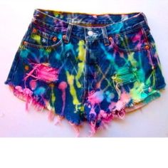 Diy Neon Outfits Ideas, Rave Bras, Ty Dye, Painted Shorts, Neon Shorts, Reworked Denim, Edm Rave, Diy Shorts, Rave Bra