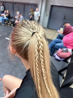 Braided strands in ponytail Girls Rugby Hairstyles, Two Braids Going Into A Ponytail, Volleyball Hairstyles Ponytail, Braid Pony Tailed Hairstyle, 3 Braid Ponytail, Cute Track Hairstyles, Hair Out Hairstyles, Track Hair Styles, Hairstyles Braid Ponytail