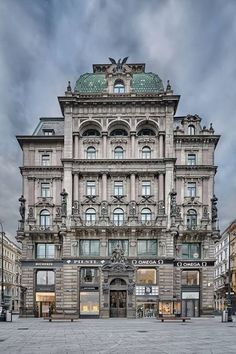 Classical Architecture Facade, Vienna Architecture, Architecture Styles, Architecture Classic, Classic Building, Gothic Cathedrals, French Architecture, European Architecture