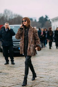 Fall street style fashion #streetstyle #outfit #fashion Nyc Street Style Winter, Nyc Street Style Fall, Street Style Fall Winter, Fall Chic, Fall Winter Trends