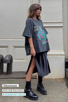 2025 Fashion Trends Dress, Fall 2024 Street Style Trends, Soul Concert Outfit, Lola Young Aesthetic, Soft Rock Aesthetic, Fun Concert Outfits, Street Style Copenhagen, Techno Outfit, Vintage Shirt Design