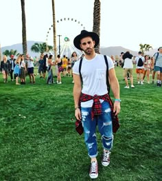 Coachella Men’s Fashion Ideas 2018 Guy Coachella Outfits, Coachella Outfit Ideas Men, Coachella Men Outfit, Party Wear Dress For Man, Music Festival Outfits Men, Coachella Mens Fashion, Coachella Outfit Men