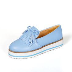 Bowknot Loafers Slip-On Flat comes with a bow at the top to add beauty to your look. It looks stunning on casual dresses. You can pair it with any colored jeans and they will surely enhance your look. They come with a durable sole with durable heels. Footwear to last you a lifetime: This is a really good quality material shoe. It's made of a solid material that will last an eternity. Perfect for running, walking, and any outdoor activity you want to do. They're exceptionally comfortable and fit Sneakers Ladies, Ladies Slides, Military Combat Boots, Women Slip On Sneakers, Office Shoes Women, Leather Sewing, Female Shoes, Buckles Fashion, Genuine Leather Sandals