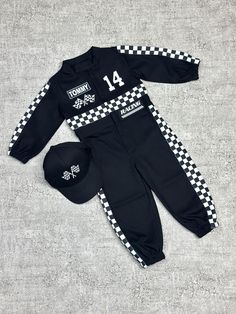 ⭐️Welcome to Mama's Dream Shop⭐️ 🏎️🏁This race car driver costume for kids is a professional Mama's Dream Shop design, featuring a jumpsuit with black and white checkered flag stripes on the details. Its front collar is reminiscent of real racing overalls, and unique patches adorn the front. You can wear this perfect racer outfit for your baby first birthday or Halloween. Race car birthday themed parties are so cool now. Your child will feel like a Formula-1 driver inside. Be prepared to hear p Fitted Black Sets For Birthday, Black Fitted Sets For Birthday, Black Long Sleeve Costume Sets, Race Car Suit, Racing Overalls, Racer Outfit, Race Car Driver Costume, Two Fast Birthday, Race Outfit