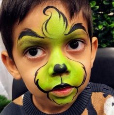 Christmas Face Painting Easy Cheek Art, Grinch Face Paint Kids, Christmas Facepainting Kids Easy, Simple Grinch Makeup, Holiday Face Paint, Christmas Face Painting Easy, Christmas Face Paint Ideas, Grinch Face Painting, Winter Face Paint