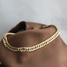 14k Gold Cuban Link 6mm Chain Bracelet Gold Curb Chain Bracelet Cuban Chain Bracelet Layering Chain Christmas Jewelry Gift Women Man ▶ 𝙋𝙍𝙊𝘿𝙐𝘾𝙏 𝙁𝙀𝘼𝙏𝙐𝙍𝙀𝙎 * 14k Gold Bracelet * Bracelet is empty inside. * Chain Bracelet Width: 6 mm (0.23 in) * Chain Color: Yellow Gold ❤️ If you want to be a shining woman at all times, you should choose lizdor jewelry. While designing our products, we wanted them to be bright, shiny and stylish. You will always be one step ahead with the design and sp Christmas Jewelry Gift, Empty Inside, Cuban Chain Bracelet, Bracelet Layering, Gold Curb Chain, Pear Cut Ring, Curb Chain Bracelet, Gold Armband, Handmade Fine Jewelry