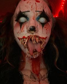 Scary Costume Makeup, Halloween Horror Makeup Ideas, Scary Clown Halloween Costume Ideas, Theatrical Makeup Special Effects, Gothic Horror Makeup, Gore Makeup Halloween, Scary Clowns Makeup, Sfx Clown Makeup Gore, Clown Makeup Horror