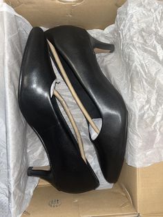 Brand New Clarks Womens Linvale Jerica Black Leather Pointed Toe Pumps Size 6 Wide **Box May Have Some Damage** Formal Closed Toe Faux Leather Court Shoes, Black Faux Leather Court Shoes For Spring, Formal Faux Leather Closed Toe Court Shoes, Formal Faux Leather Closed-toe Court Shoes, Classic Evening Faux Leather Heels, Classic Closed Toe Heels In Faux Leather, Classic Closed Toe Faux Leather Heels, Elegant Faux Leather Court Shoes With Block Heel, Evening Faux Leather Court Shoes With Almond Toe