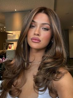 Fall Hair Color for Brunettes 2024: 27 Trendy Ideas from Ombre to Subtle Highlights for All Lengths Trendy Fall Hair Color, Caramel Blonde Hair, Fall Hair Color Ideas, Hair Color For Brunettes