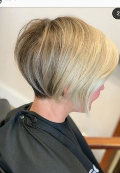 Mahogany Hair, Hair Color Mahogany, Growing Out Hair, Chin Length Haircuts, Chic Short Hair, Bob Haircut For Fine Hair, Blending Gray Hair, Haircuts For Fine Hair, Short Bob Hairstyles