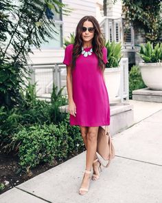 Vestidos Color Fucsia, Fuchsia Dress Outfit, Shift Dress Outfit, Work Dresses Outfits, Summer Shift Dress, Fuschia Dress, Magenta Dress, Color Blocking Outfits