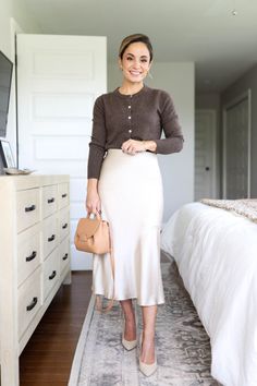 Kate Middleton Midi Skirt, Skirts For Office Wear, Dressy Capsule Wardrobe, Classy Pencil Skirt Outfits, White Satin Midi Skirt Outfit, Ivory Slip Skirt Outfit, Silk Skirt Spring Outfit, Silk Satin Skirt Outfit, Soft Classic Skirts