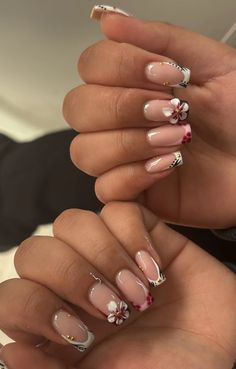 Italian Tip Nails, Short Mexico Nails, Short Nails Aesthetic Ideas, Short Square Frenchies, Square Nail Ideas Medium Length, Europe Inspired Nails, Solar Acrylic Nails, Nails Idea Short, Short Nurse Nails