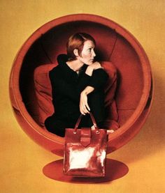 Cradle yourself in retro-futurist comfort: Eero Aarnio’s Ball Chair | Dangerous Minds Bubble Chair, Eero Aarnio, Sophisticated Fashion, Leather Dining Room Chairs, Carnaby Street, Bags Online Shopping, Swinging Sixties