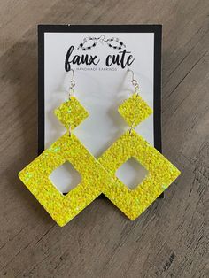 Yellow chunky glitter geometric earrings Wire Jewelry Earrings, Foam Party, Yellow Glitter, Wire Jewelry Designs, Paper Earrings, Glitter Earrings, Craft Corner, Glitter Paper, Geometric Earrings