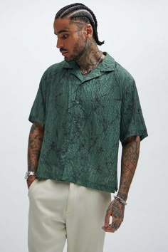 Colorful Outfits For Men, Real Estate Outfits Men, Mens Summer Fashion 2024, Mens Green Outfit, Green Outfit Men, Mens Linen Shirts Casual, Large Men Fashion, Vacation Outfits Men, Cuban Shirt