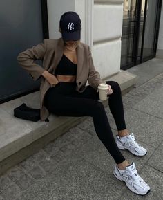 Sporty Chic Outfits, Looks Adidas, Modele Fitness, Look Legging, New Balance Outfit, Legging Outfits, Neue Outfits, Looks Street Style, Athleisure Outfits