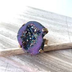 New~ Purple Iridescent Druzy Geode Natural Gemstone Adjustable Cocktail Ring Gold This Natural Beauty Sparkles Like Rainbow Glitter In The Sun! A Very Eye Catching Cocktail Ring With An Adjustable Band. Gold-Plated, Agate Druzy Stone, Aurora Borealis Finish. Approx. Size: 1-1/4" Long Stone, 1" Wide Stone, 1/2" Tall Stone, Ring Size 7 (And This Is Adjustable!) New Jewelry By: Jpeace Designs *Also Available In Peach Druzy, See My Other Listing And Last Photo. Purple Druzy, Cocktail Ring Huge Rock, Photo Purple, Big Stone Ring, Fashion Rings Silver, Unique Rings Vintage, Geode Art, Flower Carving, Crystal Fashion, Gold Cocktail Ring, Rainbow Glitter