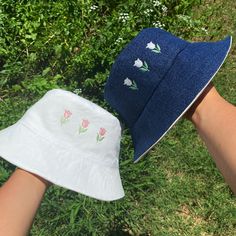 Head size: 23in Spring Hats With Embroidered Logo And Curved Brim, Spring Curved Brim Hat With Embroidered Logo, Brimmed Hats With Embroidered Logo For Spring, White Embroidered Fitted Hat, Fitted Embroidered White Hat, Trendy Embroidered Spring Hats, Spring Embroidered Brimmed Hat, Embroidered Brimmed Spring Hats, Trendy White Bucket Hat For Spring