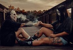 Halloween Styled Shoot, Spooky Halloween Pictures, Spooky Pictures, Halloween Costumes 2022, Horror Photos, Friendship Photoshoot, Halloween Photography, Cute Couple Halloween Costumes