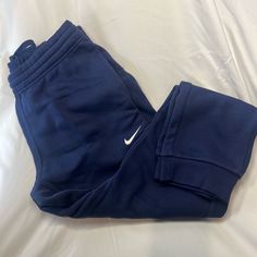 Bnwt Men’s Size Large Navy Blue Nike Sweatpants With Taper Leg. Blue Nike Sweatpants, Nike Fleece Sweatpants, Sweatpants Aesthetic, Mens Nike Sweatpants, Nike Pants Mens, Nike Tech Fleece Pants, Trash Fashion, Navy Blue Nike, Blue Sweatpants