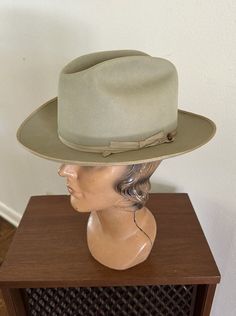 For your consideration Original vintage 1960s era Stetson 3x Beaver Silverbelly Open Road cowboy western hat Grosgrain headband Brown leather sweatband Wind Cord Marked size 7 Inventory tag .. original price $10.95 Color: Silverbelly Made in USA Great hat in pre-owned condition .. shows age / patina'd soiling spot on inner liner .. maybe faint spoiling from age and wear and handling on crown and brim .. moth nips .. the sweatband is supple Shown on vintage size small lady mannequin head .. NFS 2 Vintage Brown Fedora For Ranch, Vintage Fitted Felt Hat For Ranch, Vintage Fitted Fedora For Ranch, Fitted Vintage Fedora For Ranch, Retro Short Brim Hat For Western-themed Events, Vintage Fitted Hat For Ranch, Fitted Vintage Hat For Ranch, Vintage Fitted Hat Bands For Rodeo, Vintage Adjustable Fedora For Country Events