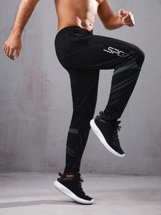 Preto  Collar  Tecido Letra Calças Desportiva Embellished Elasticidade Baixa  Roupa de Desporto Sport Wear Mens, Mens Activewear Fashion, Men Activewear, Track Pants Mens, Men Sport Pants, Lycra Men, Men's Activewear, Short Men Fashion, Cute Black Guys