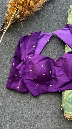 Product Descriptions : Pista green stripped soft tissue saree with embroidery patti border works is paired up with purple silk blouse having highlighted hand works all over the blouse View this post on Instagram A post shared by Handcrafted Sarees by Shobana Nithin (@threadslabel_india) Purple Blouse Contrast Saree, Purple Saree Look, Purple Blouse Designs, Pattern Blouses For Sarees, Silk Saree Blouses, Silk Saree Blouse Pattern, Hand Worked Blouse, Blouse Handwork, Worked Blouse