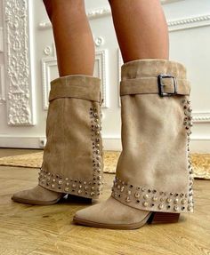 Boho Chic Outfits, Shoe Inspo, Stockholm Fashion, Swag Shoes, Boots Fall, Cool Boots, Back In Stock, Pretty Shoes, Dream Shoes