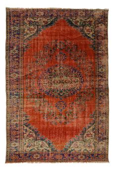 This Turkish bohemian red area rug, compeletly handmade. It gives you the feeling of a peacefull environment with its naturel wool yarns where meets naturel rug. Age: Turkish vintage rug, about 60 years old. Size: This unique kilim rug, 9 ft X 6 ft sized. Dyeing Method: Naturel Wool yarns with naturel dyeing methods. Washable, you can wash this kilim rug in your laundry alone. Shipping :Free Shipping.We deliver the carpet to your address with protective packaging and UPS Express service within 3 Area Rug For Bedroom, Bo Ho, Bohemian Area Rug, Geometric Vintage, Rug For Bedroom, Kitchen Vintage, Bohemian Area Rugs, Rug Bathroom, Protective Packaging