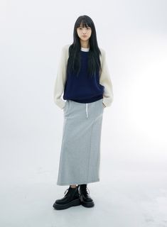 Elastic Sporty Tube Long Skirt OS27 - Lewkin Winter School Cotton Skirt, Casual Gray Skirt For School, Winter Cotton School Skirt, Winter School Pleated Skirt, Sweat Skirt Outfits, Korea Long Skirt Outfit, Long Skirt With Shirt, Long Skirt Japanese Style, Japanese Maxi Skirt Outfit