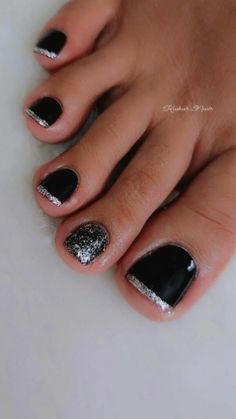 Black Gel Toes, Black Manicure And Pedicure Ideas, Black And Silver Pedicure Ideas, Black Pedicure With Glitter, Black Toes With Design, Black And Silver Pedicure, Black And Silver Toes, Pedicure Ideas Black, Black French Pedicure