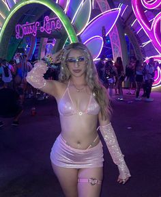 Rave Outfits Space, Foam Wonderland Rave Outfits, Metallic Rave Outfits, Girly Rave Outfits, Outfits Para Edc, Edc Rave Outfits Couples, Bunny Rave Outfit, Cute Rave Outfits Festivals