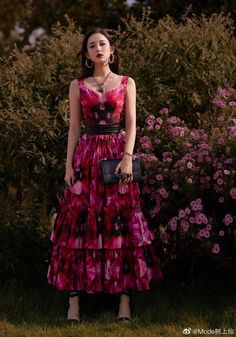 Actress Outfits, Dress China, Violin Art, Angela Baby, Blackpink Concert, Trendy Dress Outfits, Ruffle Midi Dress, Midi Ruffle Dress, Asian Celebrities