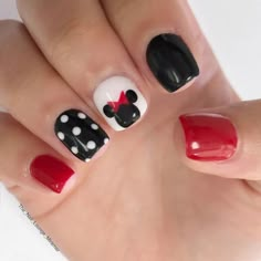 Simple Disney Nails, Minnie Mouse Nail Art, Mouse Nail Art, Nail Design Gold, Disneyland Nails, Mouse Nails, Disney Nail Designs, Mickey Mouse Nails, Minnie Mouse Nails