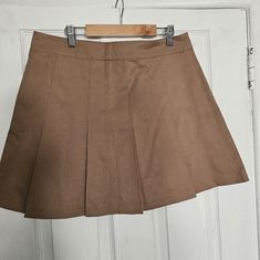 Never Worn Mini Skirt Size Medium Hm Skirt, Pleated Mini Skirt, Mini Skirt, Womens Skirt, H&m, Mini Skirts, Size Medium, Skirt, Women Shopping