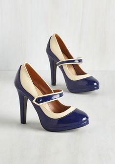 Classy Indeed Heel in Navy. Should you declare these deep blue and ivory heels the most dapper pair you ever did see, youll have a street style following wholl agree! #blue #modcloth Ivory Heels, Vintage Heels, Heels Classy, Retro Mode, Prom Shoes, Fabulous Shoes, Louis Vuitton Shoes, Crazy Shoes, Pretty Shoes