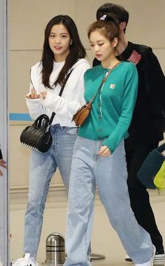 BlackPink Style BlackPink Clothing BlackPink Outfit BlackPink Fashion Jennie Airport Style Jennie Airport Clothing Jennie Airport Outfit Jennie Airport Fashion #FashionChingu #BlackPink #Jennie #BlackPinkClothing #JennieClothing Jisoo Airport Outfit, Airport Outfit Kpop, Jennie Airport Fashion, Jennie Fashion, Airport Fashion Kpop, Korean Airport Fashion, Korean Girl Fashion, Airport Fashion, Kpop Fashion Outfits