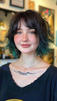 25 Hairstyles to Slim and Define Round Faces Trendy Haircut For Round Faces, Shaggy Short Hair Curtain Bangs, Shag Short Hairstyles, Short Hairstyles With Bangs For Women, Shaggy Curtain Bangs Short Hair, Cool Hairstyles Women, Moon Face Haircut, Short Haircuts For Wide Faces, Rounded Face Hairstyles