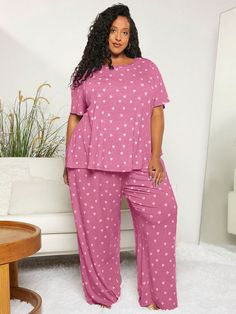 Plus Size Women's Heart Print Short Sleeve Top And Long Pants Homewear Set Dusty Pink   Short Sleeve Fabric Geometric Pant Sets Slight Stretch Spring/Fall Women Plus Sleep and Lounge, size features are:Bust: ,Length: ,Sleeve Length: Cute Plus Size Pajamas, Pajama Sets Plus Size, Plus Size Pjs Pajamas For Women, Pjs Plus Size, Plus Size Pajamas Shein, Pajamas Aesthetic, Plus Size Pajamas, Pant Sets, Slim Fit Top