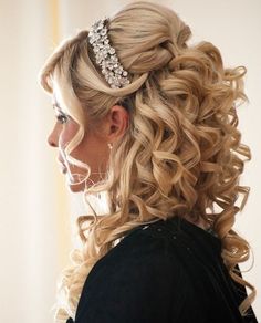 Wedding hair styles - for more amazing tips, tools and local wedding vendors visit us at at http://www.brides-book.com Curly Wedding Hair, Quinceanera Hairstyles, Quince Hairstyles, Fancy Hairstyles, Formal Hairstyles, Wedding Hair And Makeup, Bride Hairstyles, Bridesmaid Hair