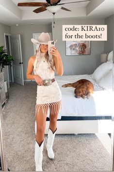 Country Fest Outfits, Western Party Outfit, Womens Western Outfits, Vestidos Country, Traje Cowgirl, Country Outfits Women, Listening Device, Nfr Outfits, School Bully