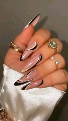 Nail Designs With Gold Glitter, Glitter Nails For New Years, Black And Gold Nail Designs Glitter, Elegant Nails Stiletto, Edgy Elegant Nails, Fancy Almond Nails Designs, Elegant Valentine Nails, 2023 New Years Nails, Formal Nail Designs Classy