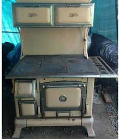 an old fashioned stove with two ovens on it